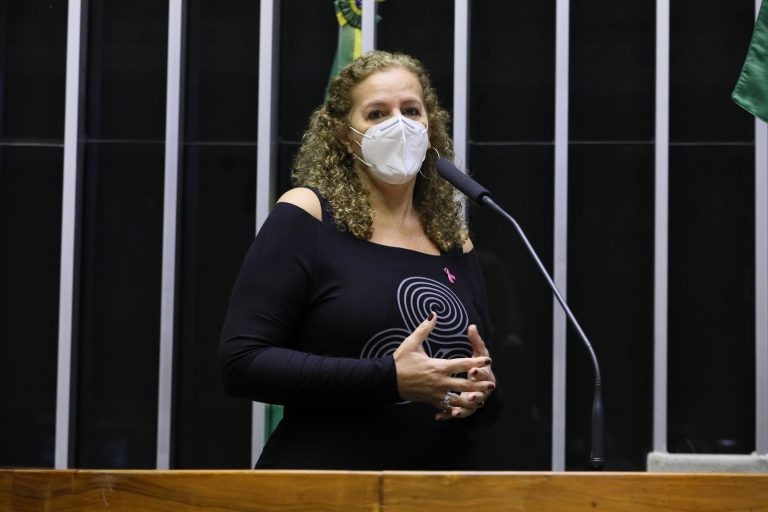 Comissão aprova projeto que cria programa de apoio ao setor cultural após pandemia