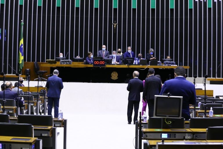 Governo vai mostrar Brasil que reduz emissões na COP26, diz ministro