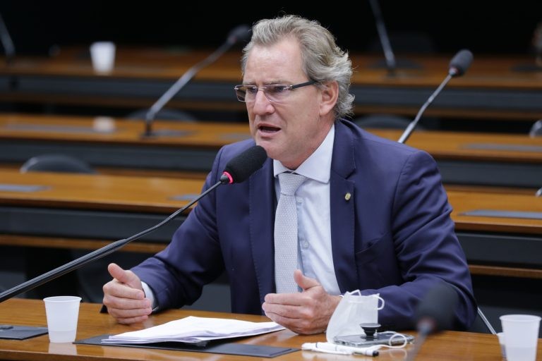 Comissão rejeita projeto que prevê a devolução para pessoas pobres de parte dos tributos sobre consumo