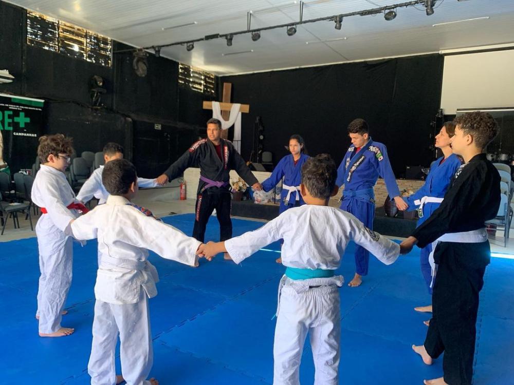 Aulas gratuitas de jiu-jitsu beneficiam crianças e adolescentes em Ceilândia
