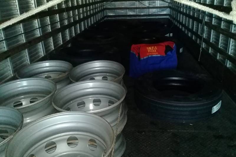 Fiscais da Sefa apreendem 18 pneus de caminhão e 24 rodas sem documentação fiscal 