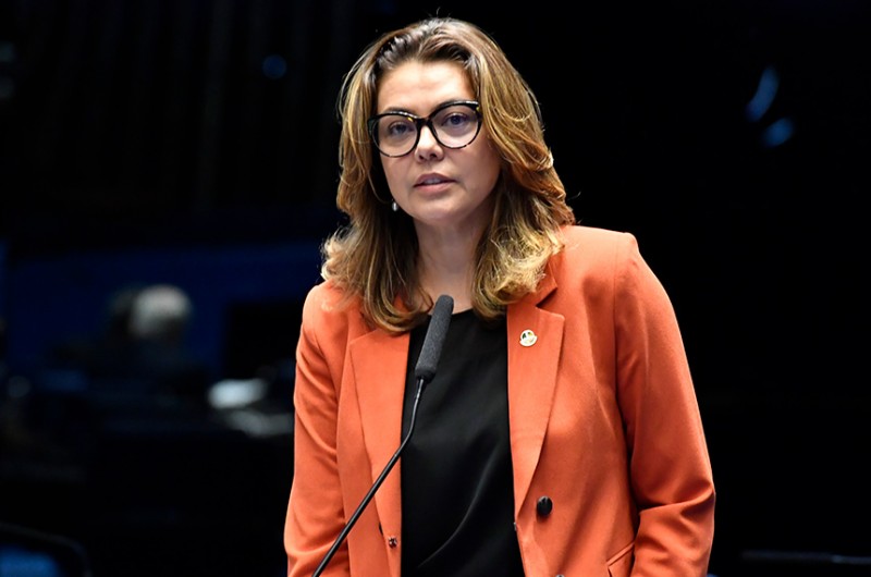 Senado fica amarelo e vermelho pelo Dia Internacional da Mielomeningocele