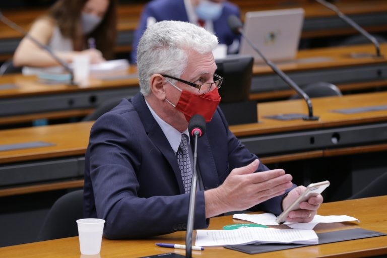 Comissão rejeita contratação temporária de pessoal em convênios de órgãos públicos