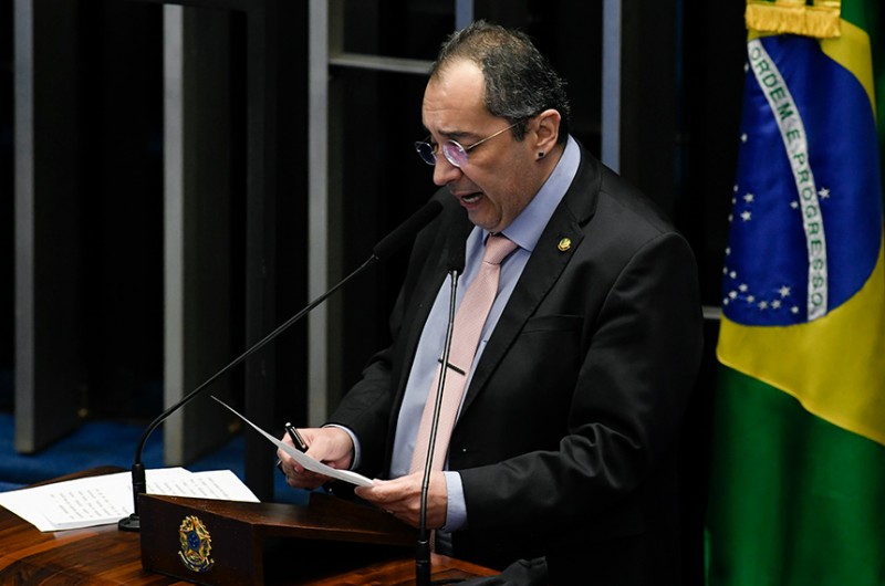 Comissão aprova convocação do ministro da Educação para explicar criação de institutos federais