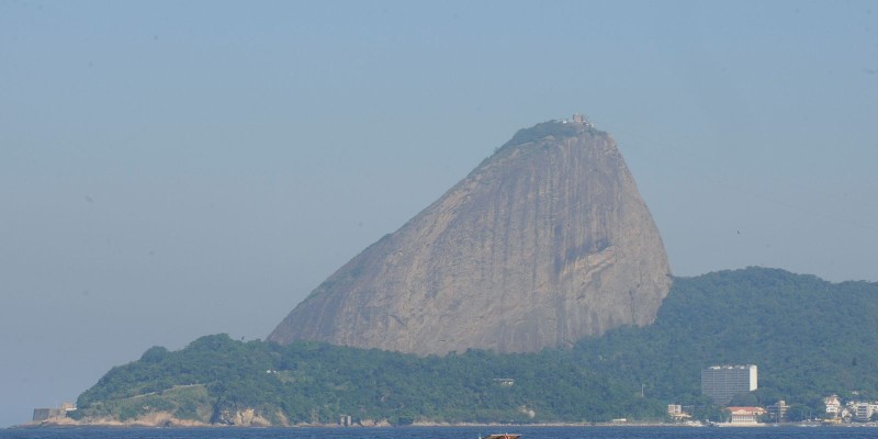UFF desenvolve barco autônomo para monitorar poluição das águas