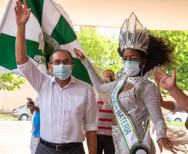Escola de Carnaval seleciona Associação Luta pela Vida