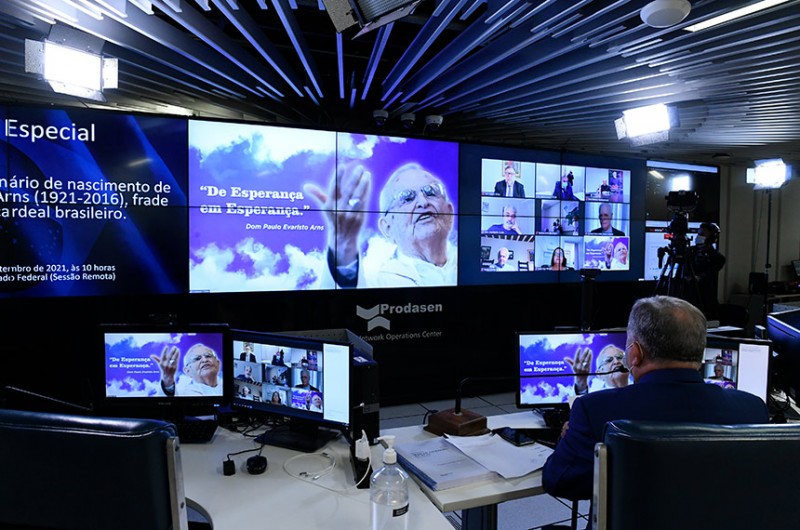 Rio vacina idosos com terceira dose contra covid-19 a partir de amanhã