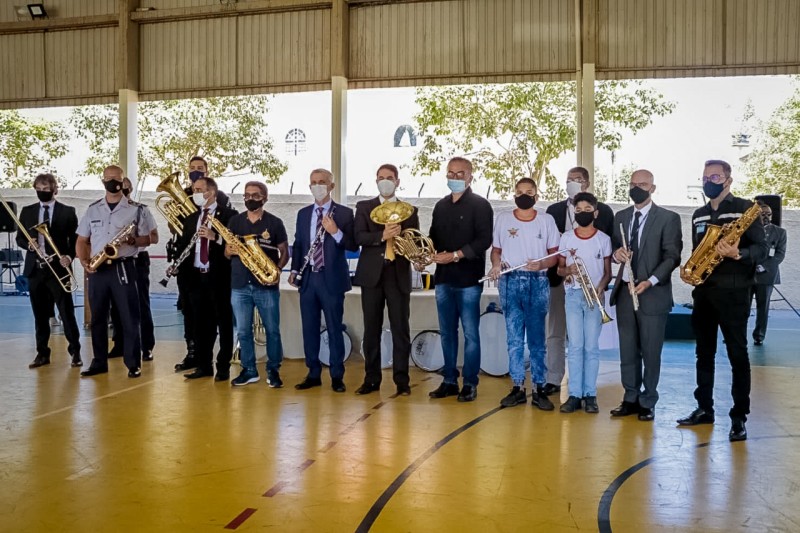 Centro Educacional de Planaltina recebe instrumentos musicais