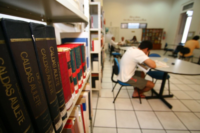 Bibliotecas Públicas do Estado somam cerca de 900 mil exemplares em seu acervo