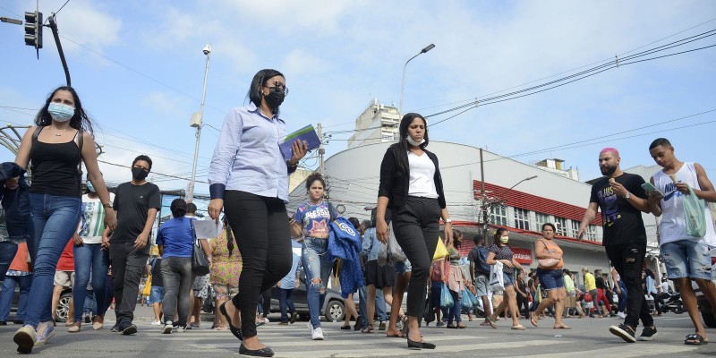 Transmissão do novo coronavírus continua em queda, diz Fiocruz