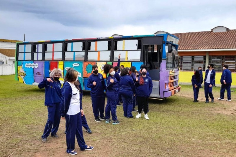 Colégio estadual de São José dos Pinhais promove a FLIZA, sua primeira feira literária