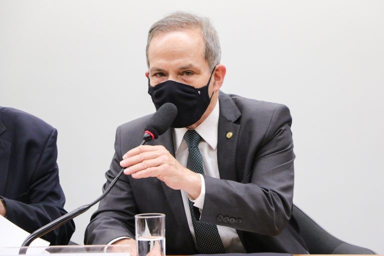 Comissão rejeita criação de linha de crédito para alunos de Farmácia durante a pandemia