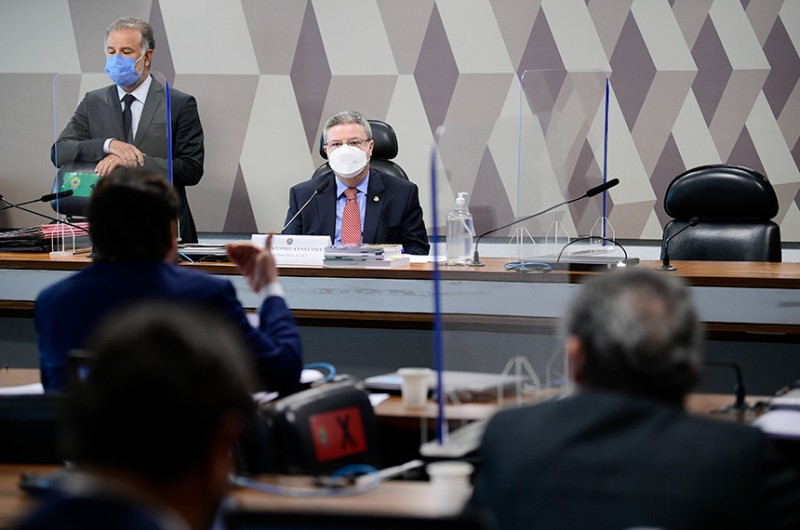 Senadores voltam a pressionar por sabatina de André Mendonça ao STF