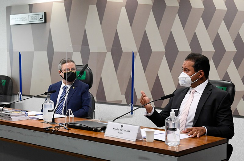 Veneziano pede voto de louvor pelos 70 anos de fundação do grupo empresarial São Braz