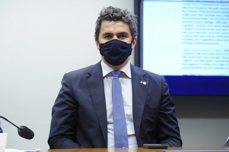 No Dia Mundial Contra a Raiva, Adapar alerta sobre a importância da vacinação