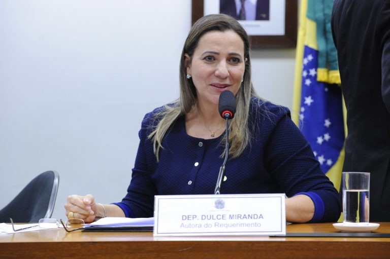 Comissão aprova exigência de que escolas e bibliotecas tenham exemplar da Lei Maria da Penha