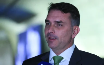 Caso Master: Flávio Bolsonaro admite ter pedido dinheiro a Vorcaro para filme sobre o pai