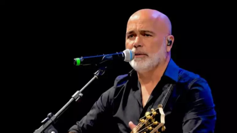 Morre o cantor Rick, da dupla Rick & Renner, em queda de helicóptero em SC